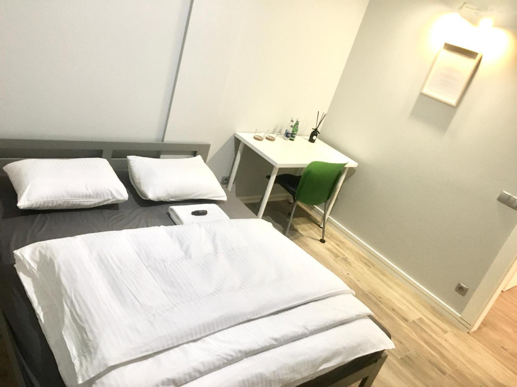 Fractal Guest Rooms - Poznan Centrum Andersia Square & Old Town Room photo